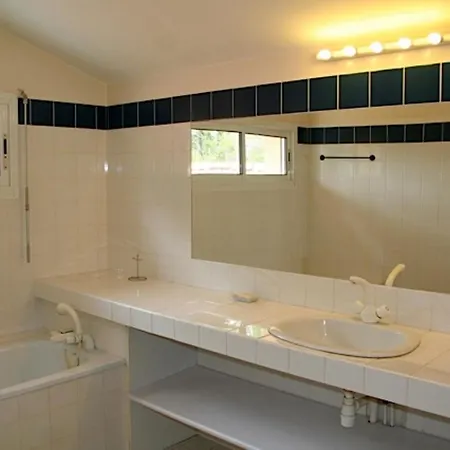 Casa vacanze Spacious With Huge Pool In Quiet Location Close *