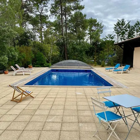 Casa vacanze Spacious With Huge Pool In Quiet Location Close Lacanau