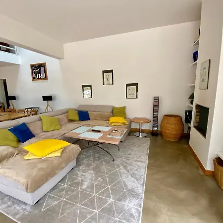 Spacious With Huge Pool In Quiet Location Close Casa vacanze Lacanau