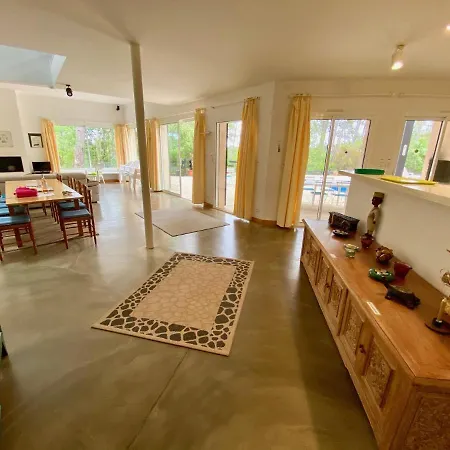 Casa vacanze Spacious With Huge Pool In Quiet Location Close Lacanau