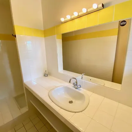 Spacious With Huge Pool In Quiet Location Close Casa vacanze Lacanau
