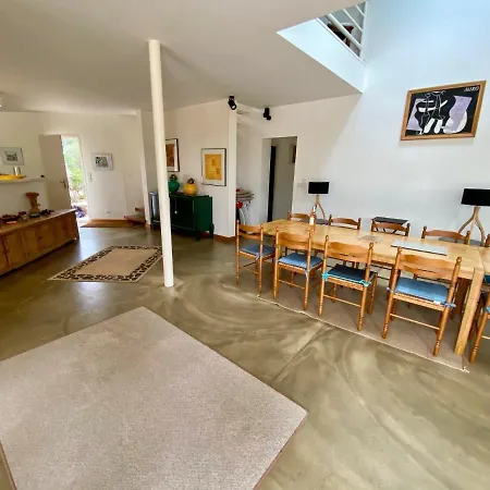 Casa vacanze Spacious With Huge Pool In Quiet Location Close