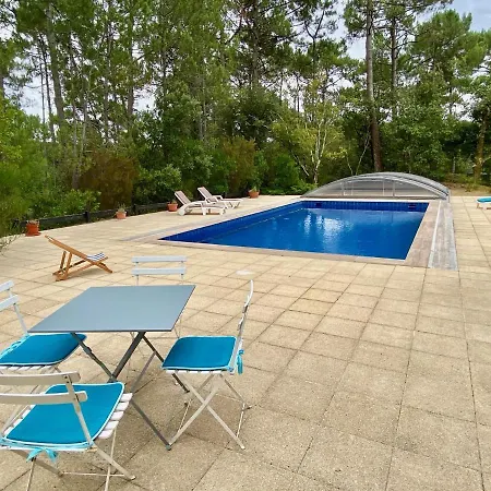 Spacious With Huge Pool In Quiet Location Close Casa vacanze Lacanau